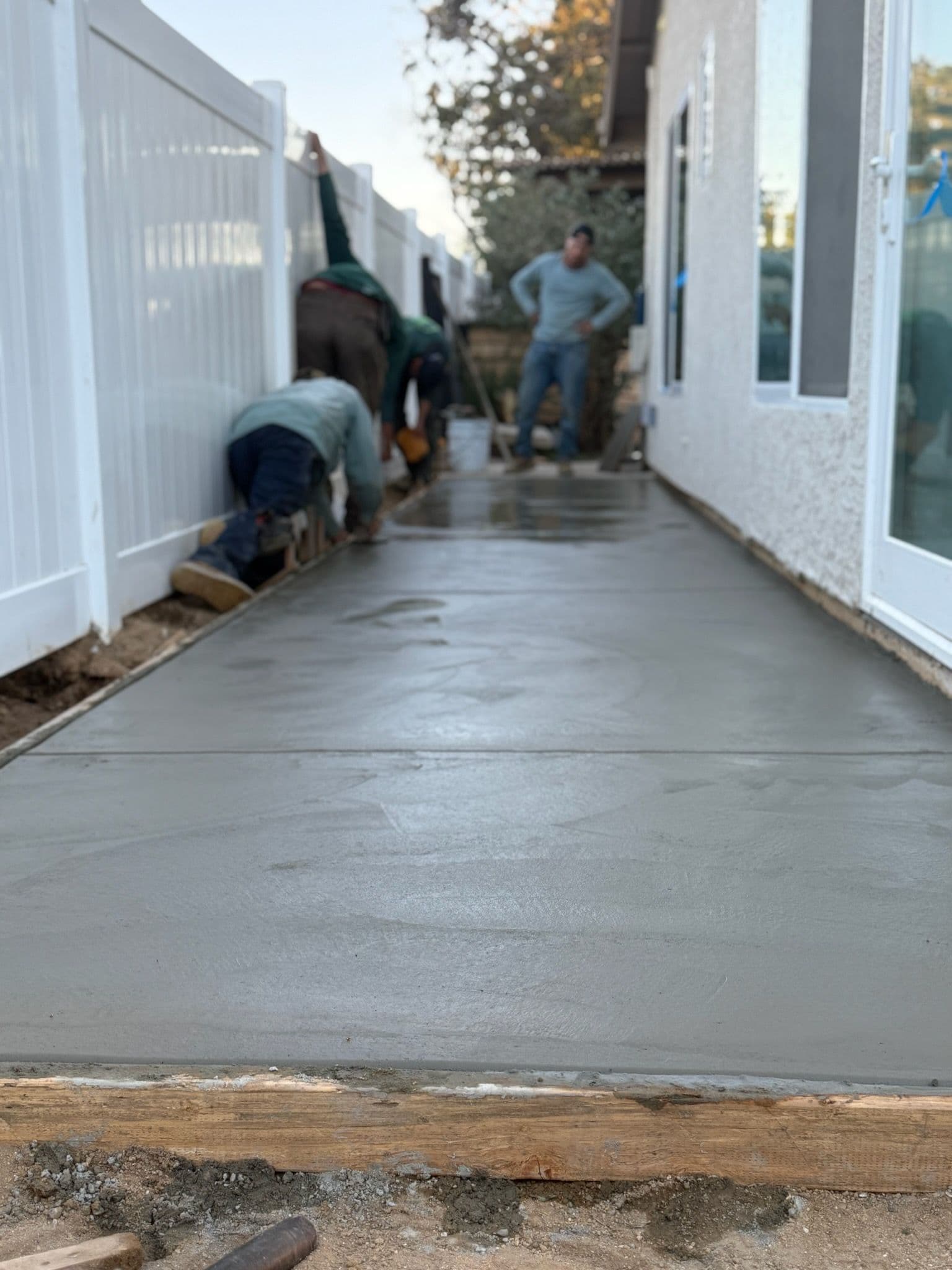 Seamlessly Poured Concrete Walkways for Your Home image